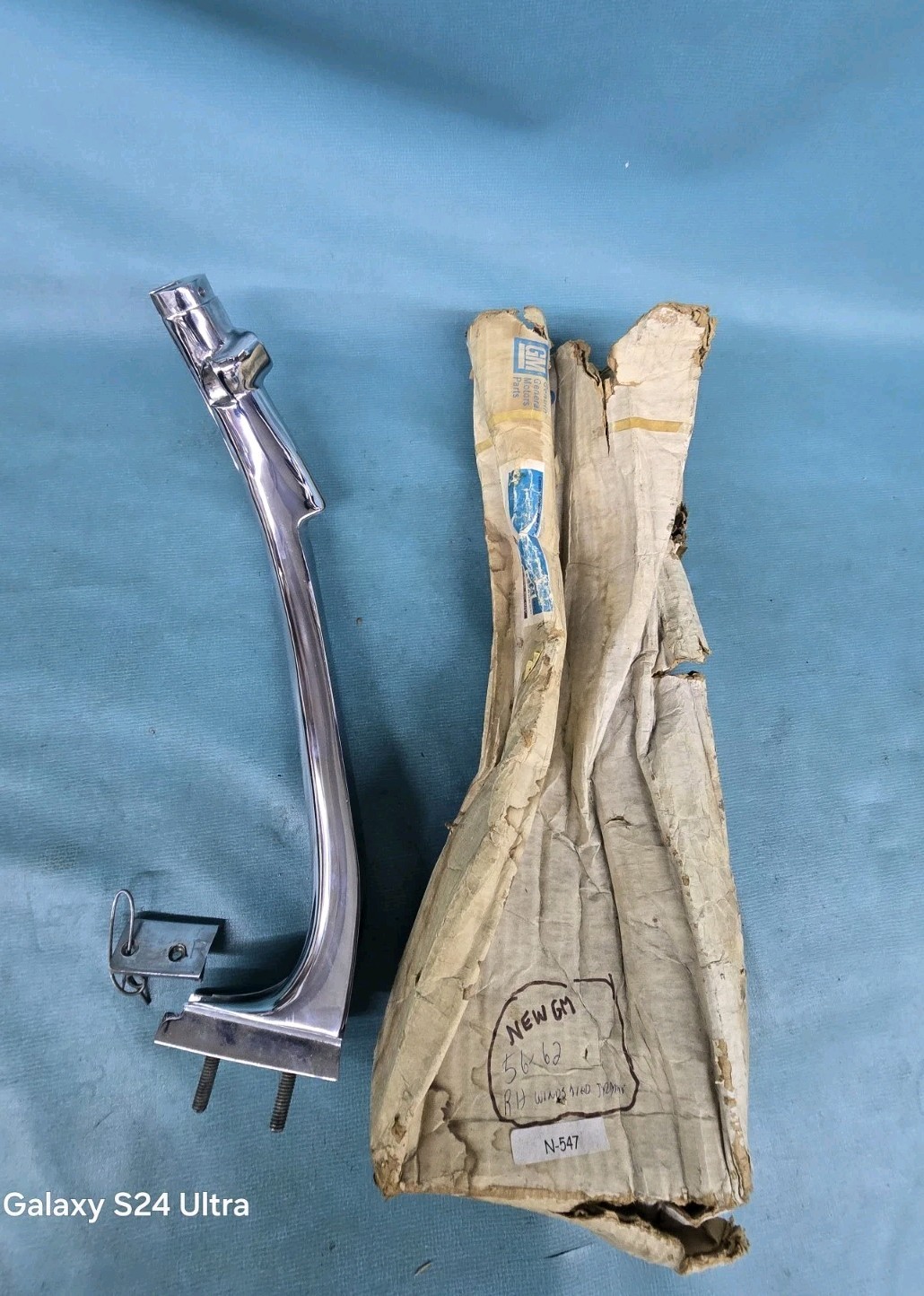 (BROKE) NOS 59 60 61 62 RH WINDSHIELD FRAME CHROME PILLAR POST 3762680 RIGHT