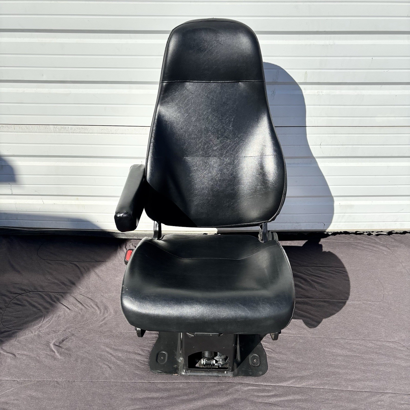 2022-2026 Hino L6 258/268 Front Left Driver Seat Air air Cushion OEM 80k Miles 2022-2026 Hino L6 258/268 Front Left Driver Seat Air air Cushion OEM 80k Miles