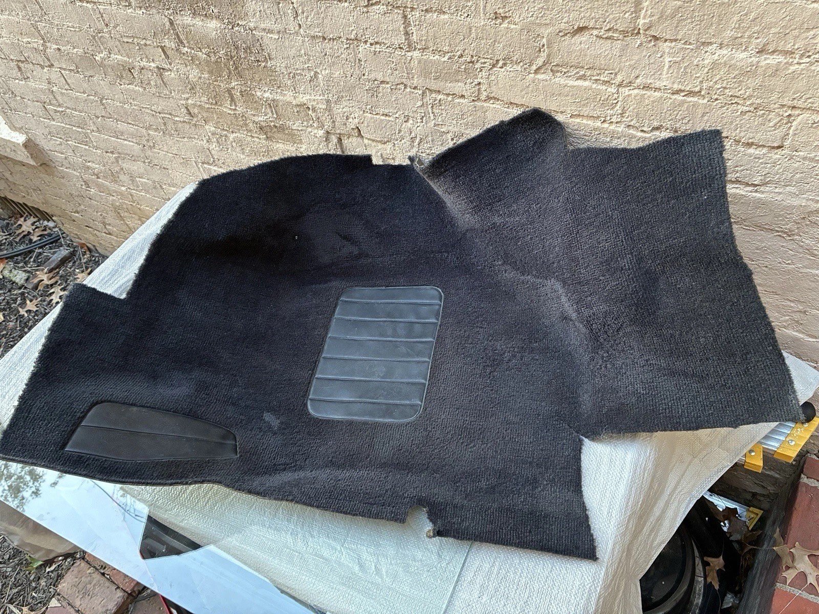 GENUINE VOLVO 740 940 DRIVER CARPET PRESSURE WASHED RARE NICE CONDITION - BLACK GENUINE VOLVO 740 940 DRIVER CARPET PRESSURE WASHED RARE NICE CONDITION - BLACK