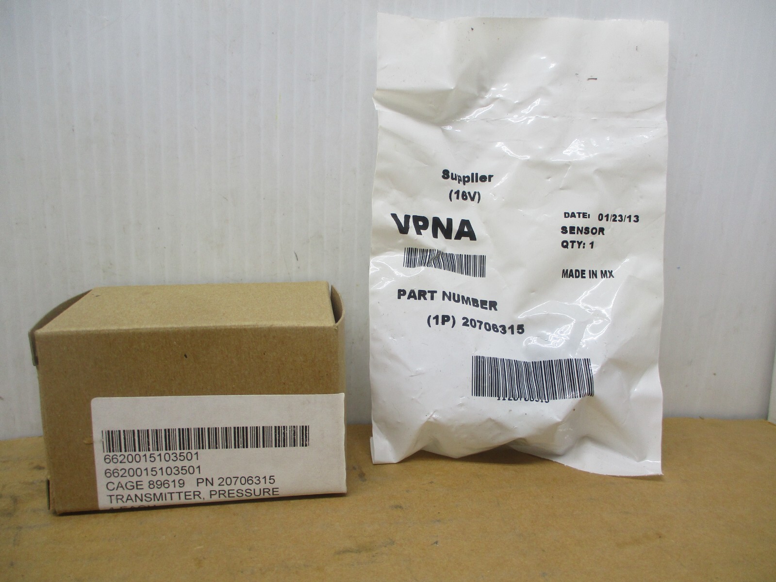 Volvo Mack New OEM Oil Pressure Sensor 20706315