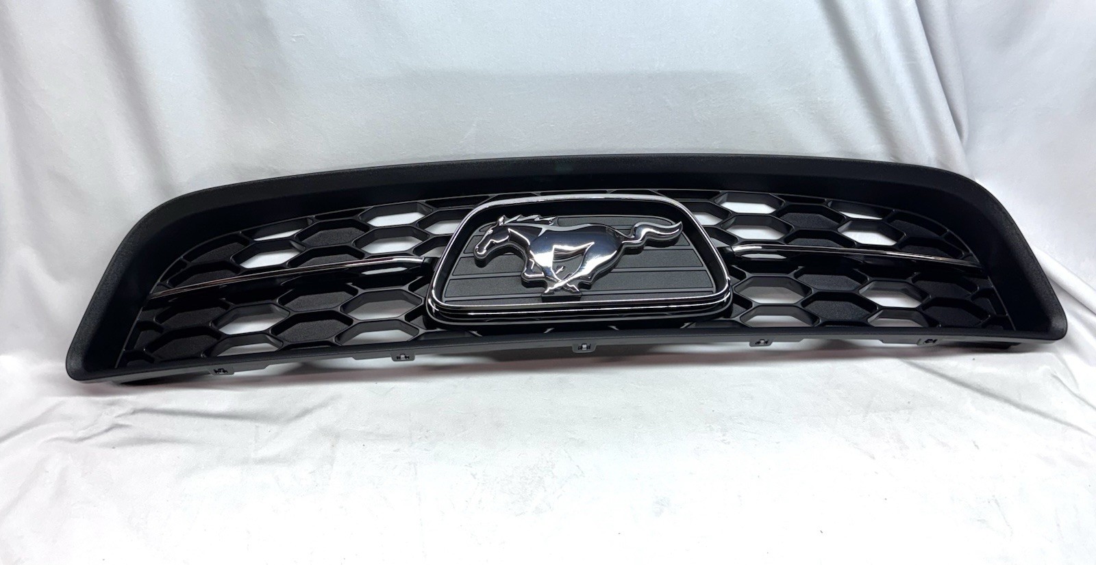 Ford DR3Z-8200-AC Radiator Grille Upper (Mustang 13-14) New OEM
