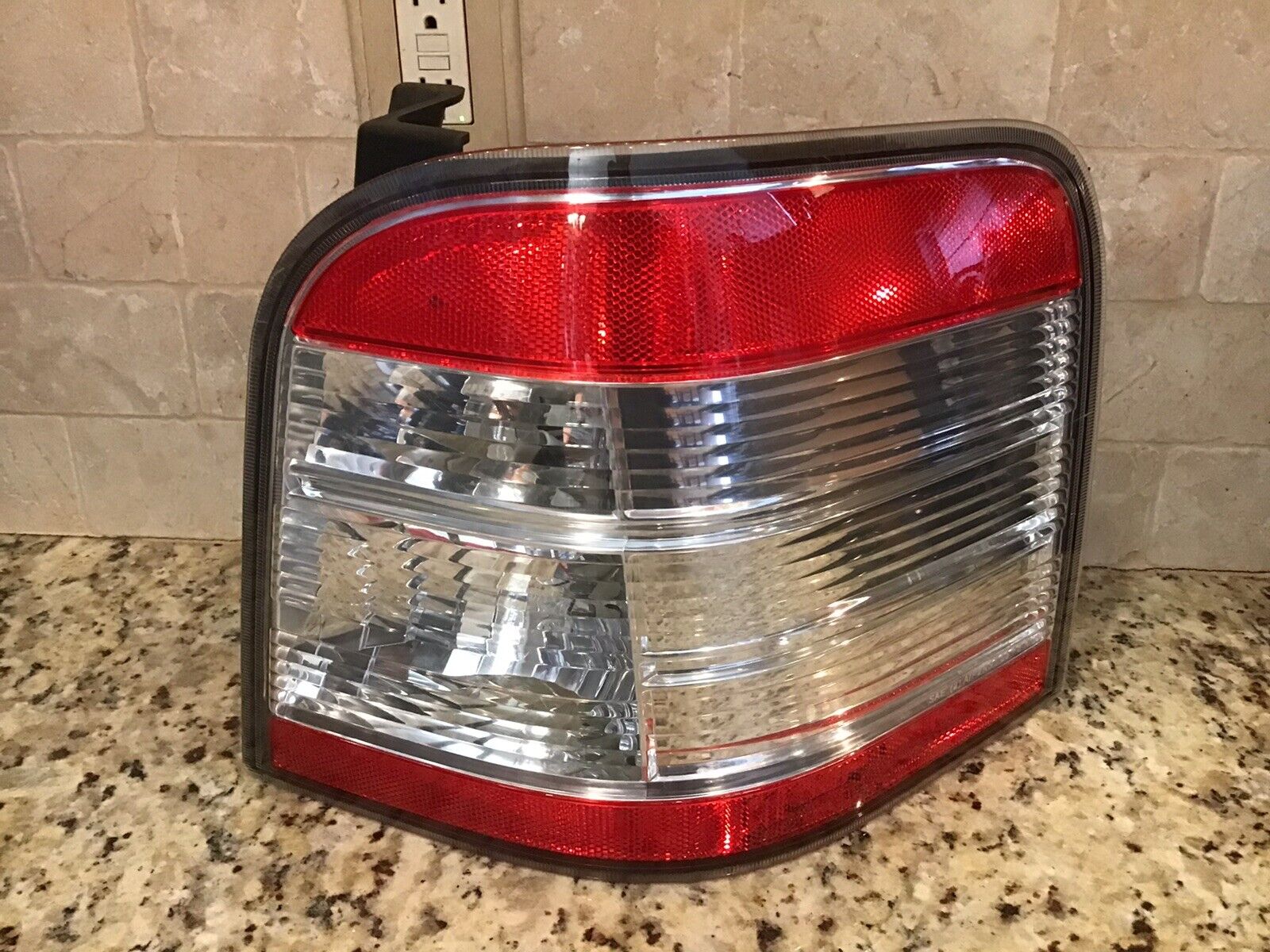 2008 2009 Ford Taurus X Tail Light Right (passenger Side) WITH BULBS, P021