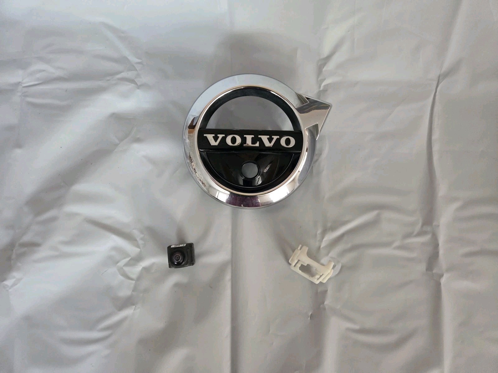 2016 - 2025 Volvo Front Camera 32340119 With Emblem 2016 - 2025 Volvo Front Camera 32340119 With Emblem