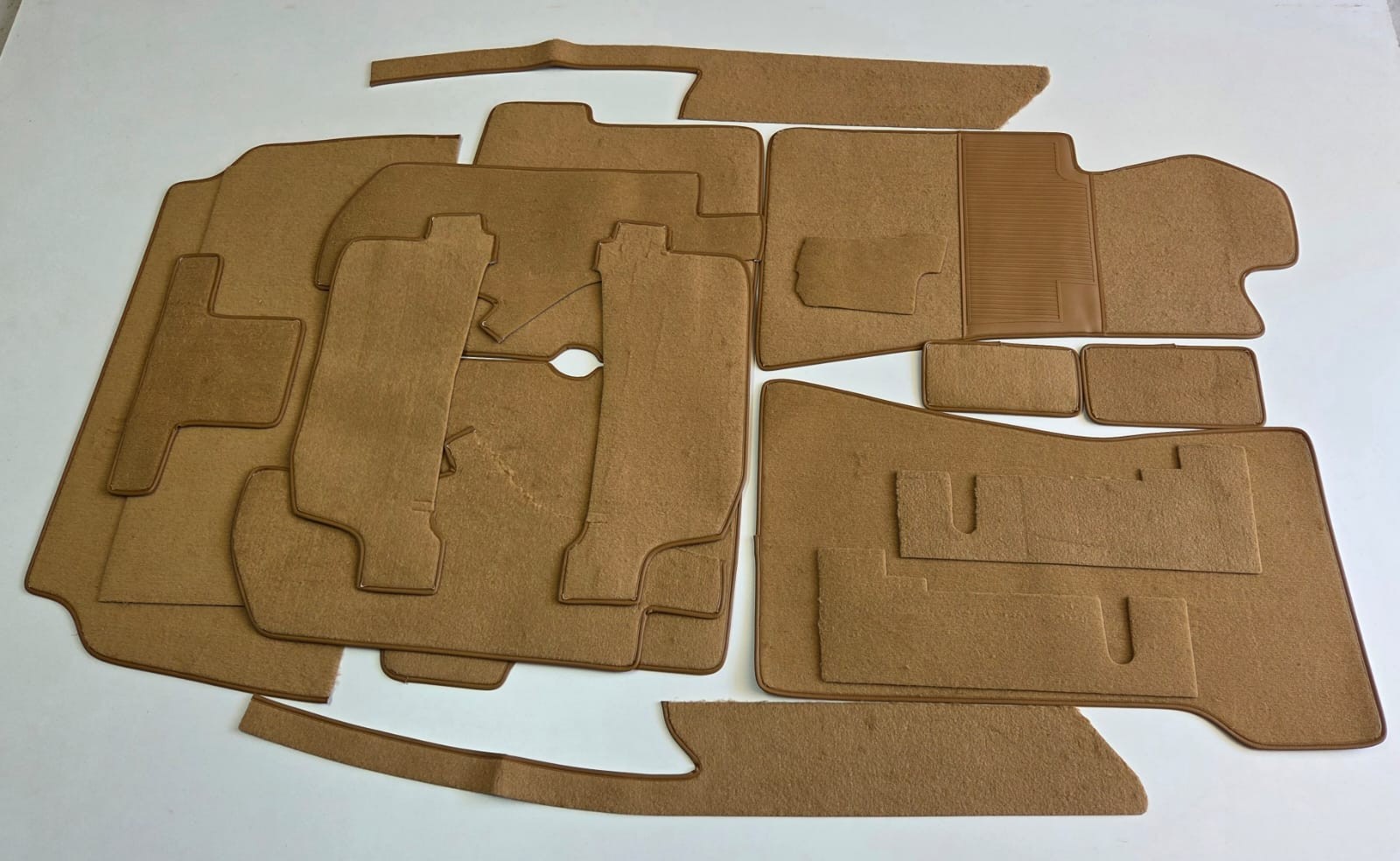 NEW Mercedes R107  380SL 450SL 480SL 500LS 560SL Floor Carpet VELOUR PALOMINO