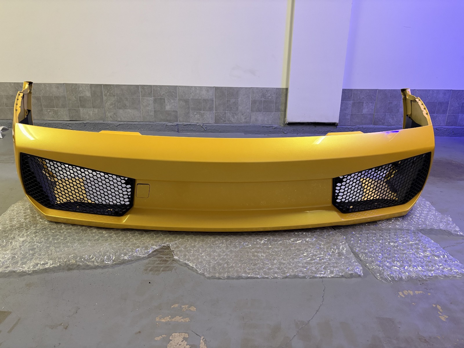 2004 LAMBORGHINI GALLARDO FRONT BUMPER GIALLO MIDAS with FRONT GRILLS