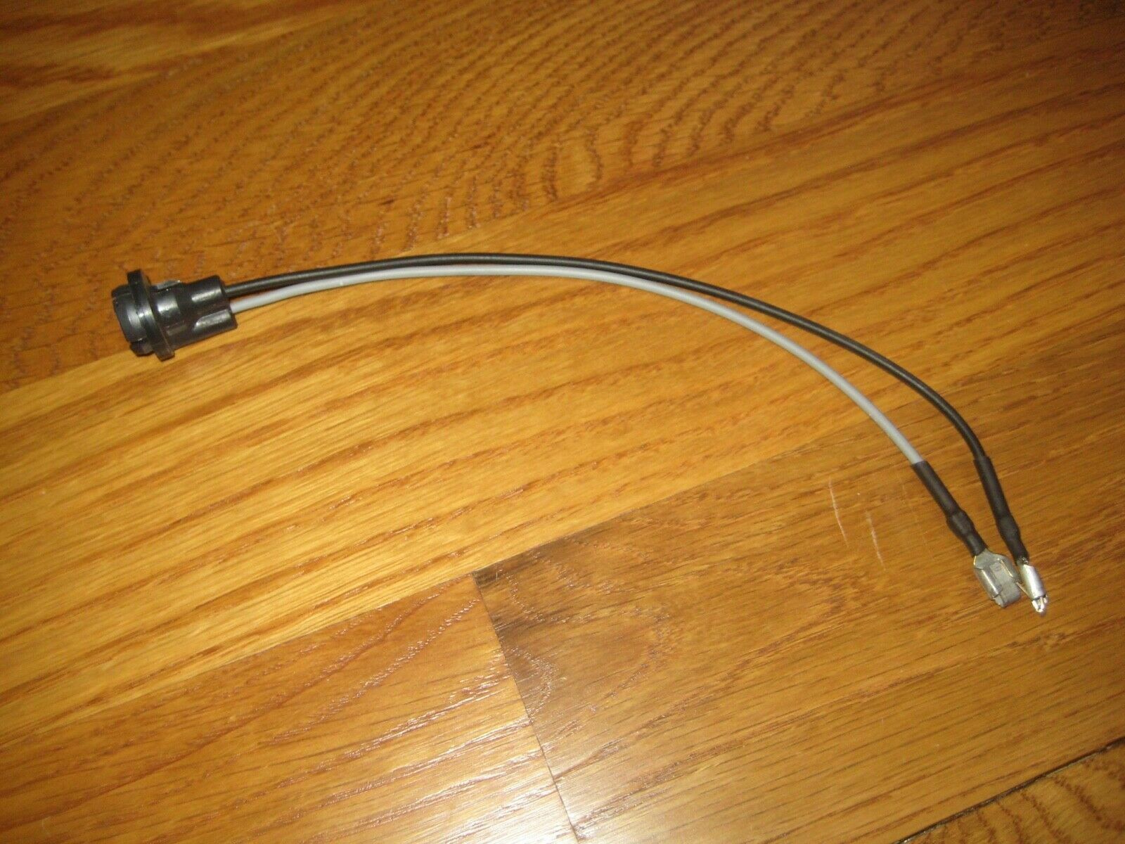 12 V LIGHT SOCKET FOR 5/8 12 V LIGHT SOCKET FOR 5/8