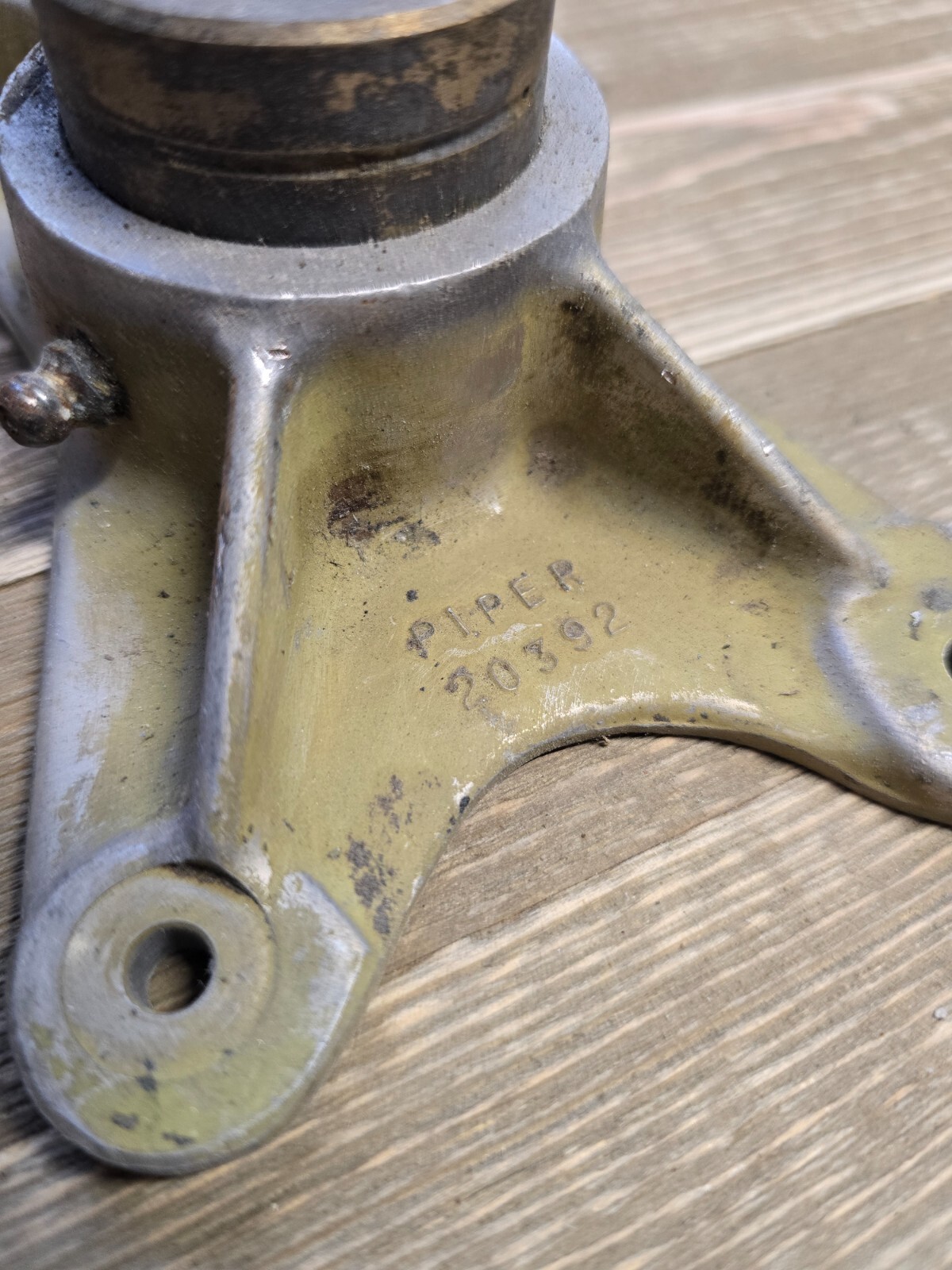 20394-000 (Cast: 20392) Piper PA24-250 Main Gear Trunnion Fitting Rear LH 20394-000 (Cast: 20392) Piper PA24-250 Main Gear Trunnion Fitting Rear LH