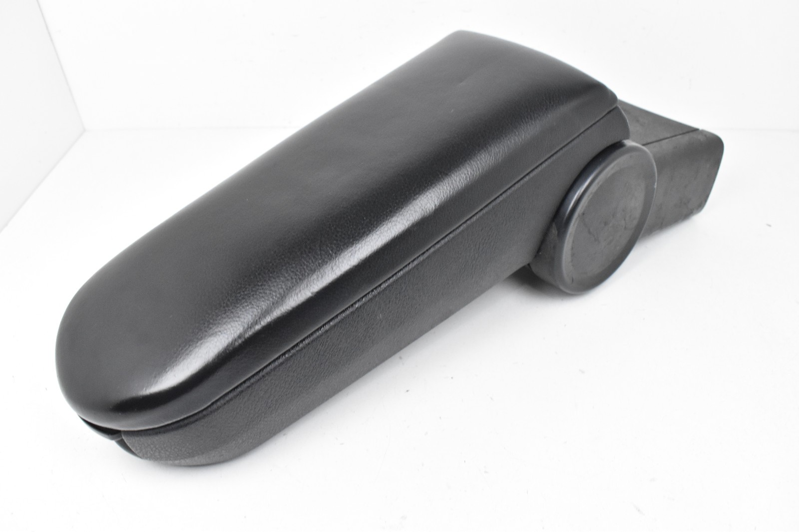 1998-2010 Volkswagen Beetle Center Console Armrest Compartment Black Leather OEM 1998-2010 Volkswagen Beetle Center Console Armrest Compartment Black Leather OEM