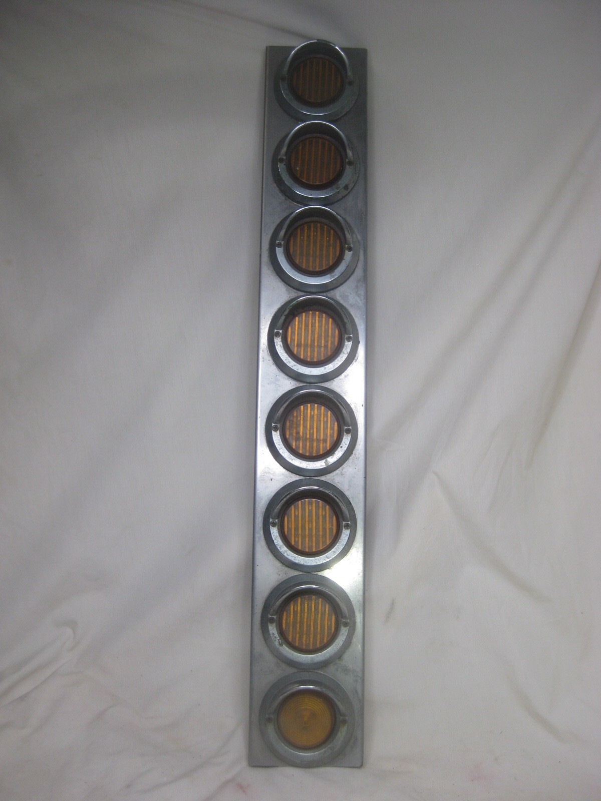 untested vintage light assembly Grote 4582 DOT SAE-P2-99 8 lamp lights lamps bar