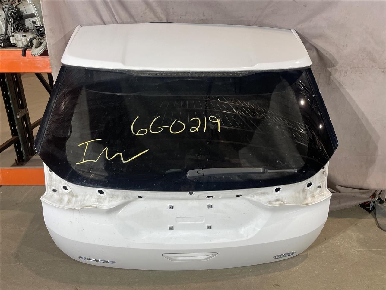 Used Deck Lid fits: 2018 Ford Edge manual lift without lighted center reflector Used Deck Lid fits: 2018 Ford Edge manual lift without lighted center reflector