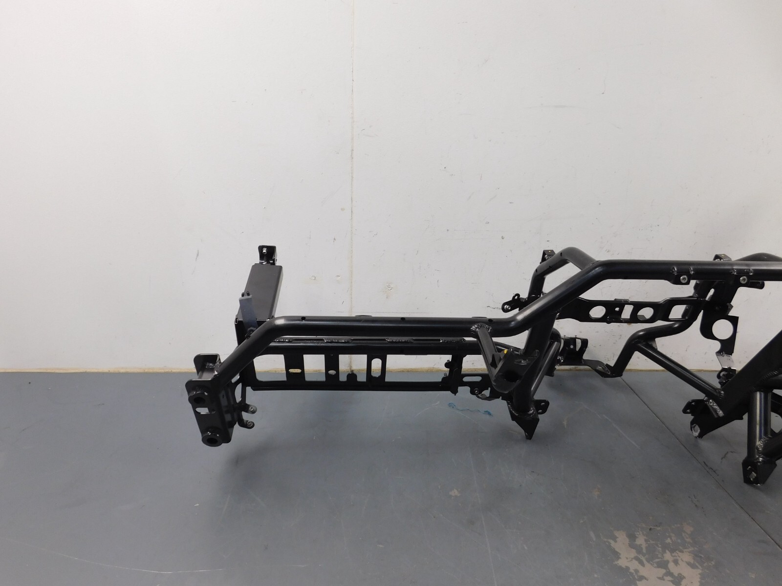 2015 11 12 13 14 16 Ferrari FF Dash Crossmember / Ducts #7170 J1