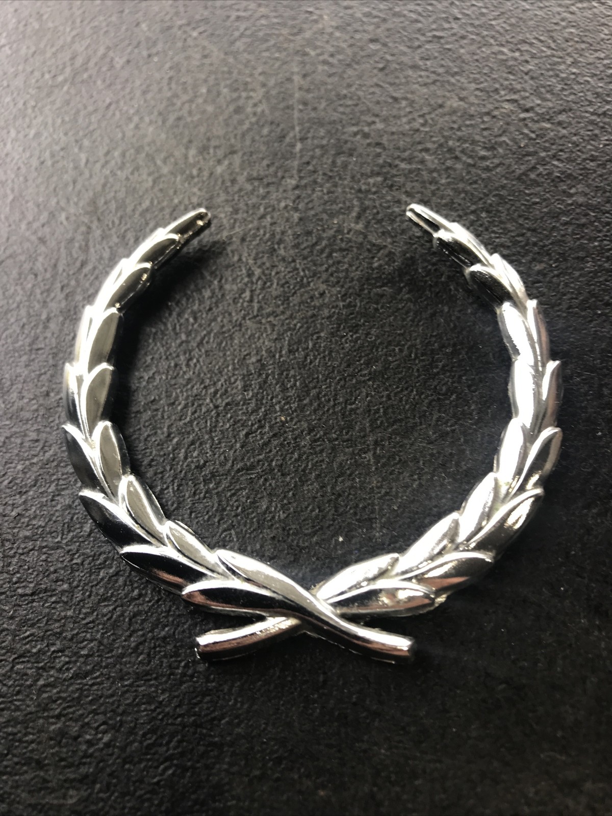 1965 66 1967 Cadillac Fleetwood Elderado Limousine Wreath Both Mount Post Broken 1965 66 1967 Cadillac Fleetwood Elderado Limousine Wreath Both Mount Post Broken