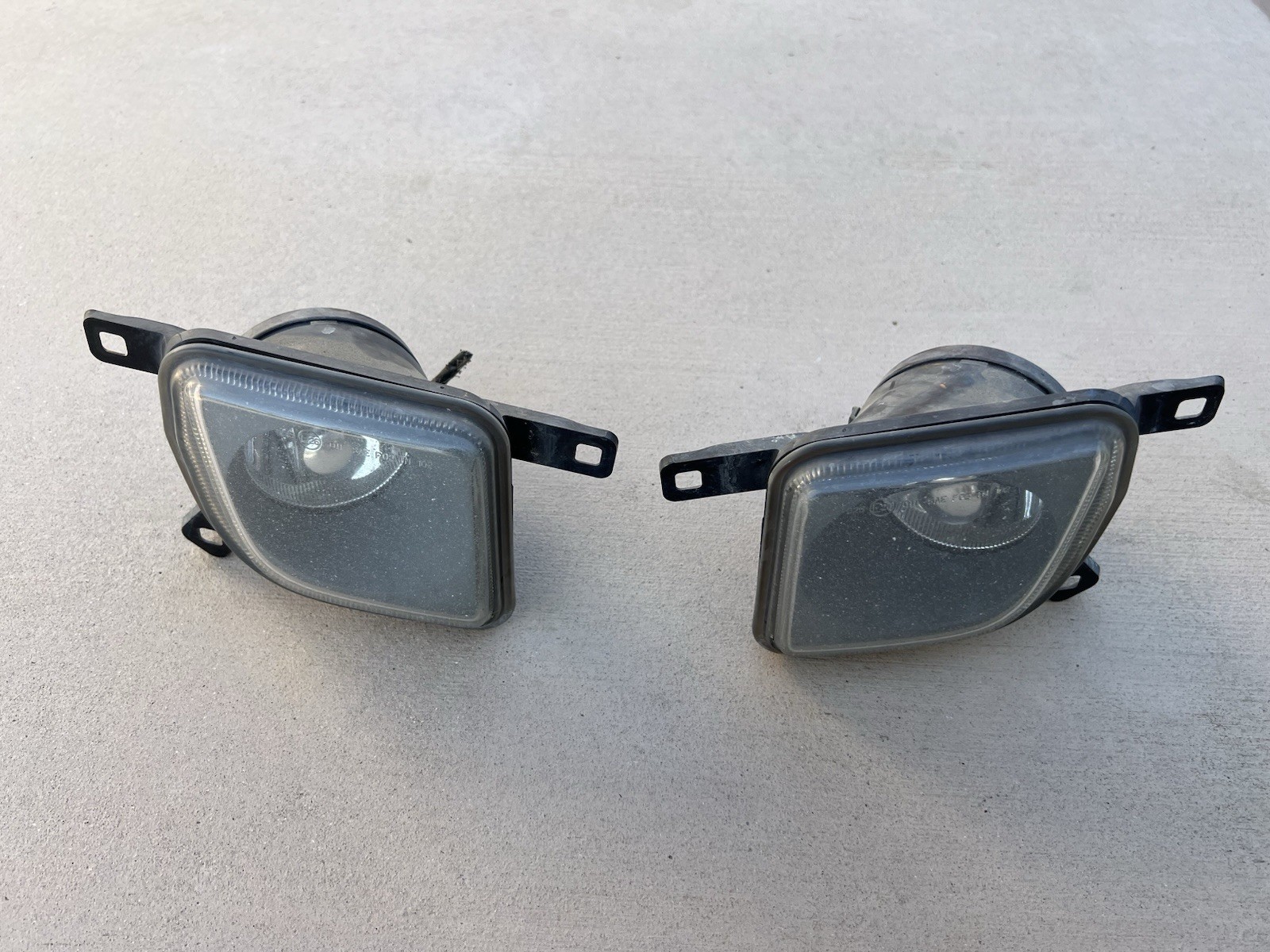 2004-2008 CHRYSLER CROSSFIRE DRIVER & PASSENGER SET PAIR SIDE FOG LIGHT LAMP