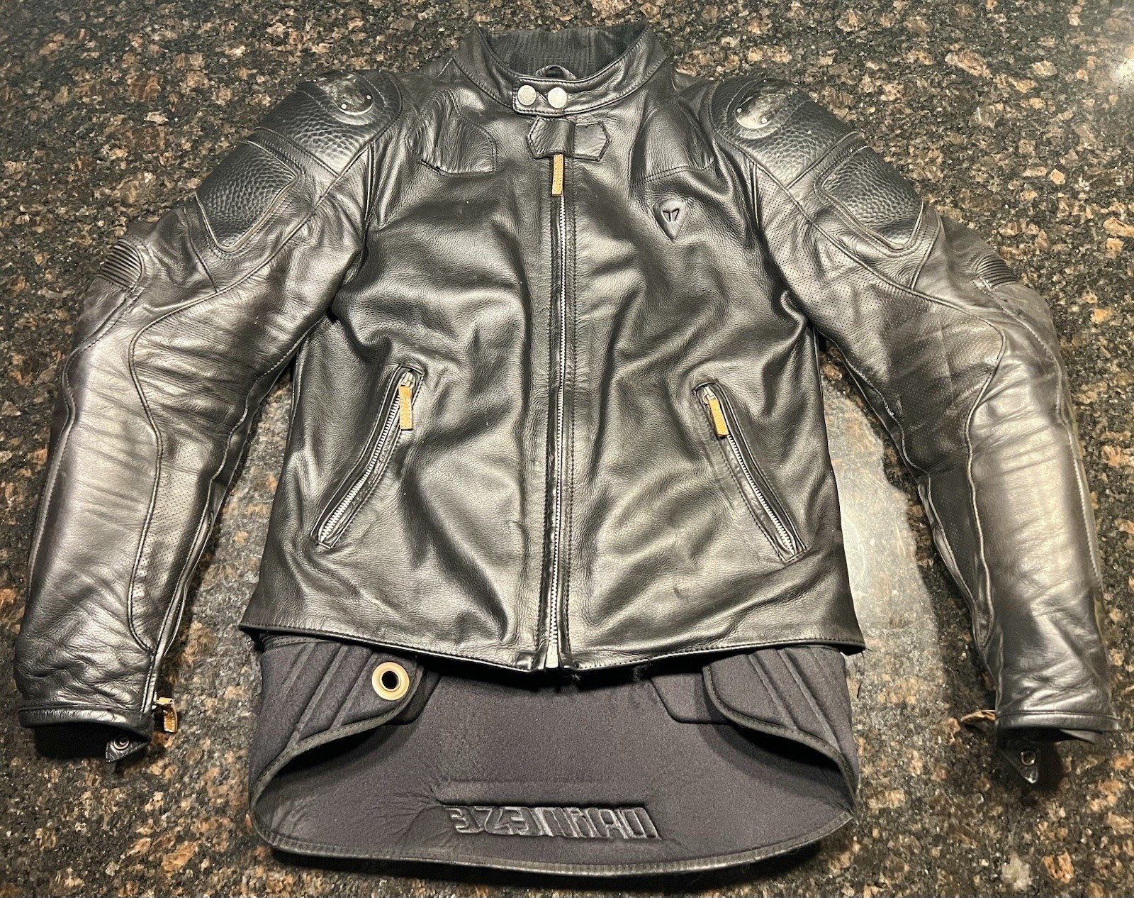 Vintage Dainese Men’s Competition Leather Armored Motorcycle Jacket/Small (44)