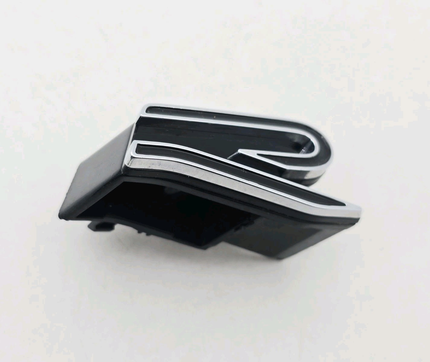 2018-2021 VOLKSWAGEN VW TIGUAN R-LINE R FRONT GRILLE LOGO BADGE SIGN EMBLEM 2018-2021 VOLKSWAGEN VW TIGUAN R-LINE R FRONT GRILLE LOGO BADGE SIGN EMBLEM