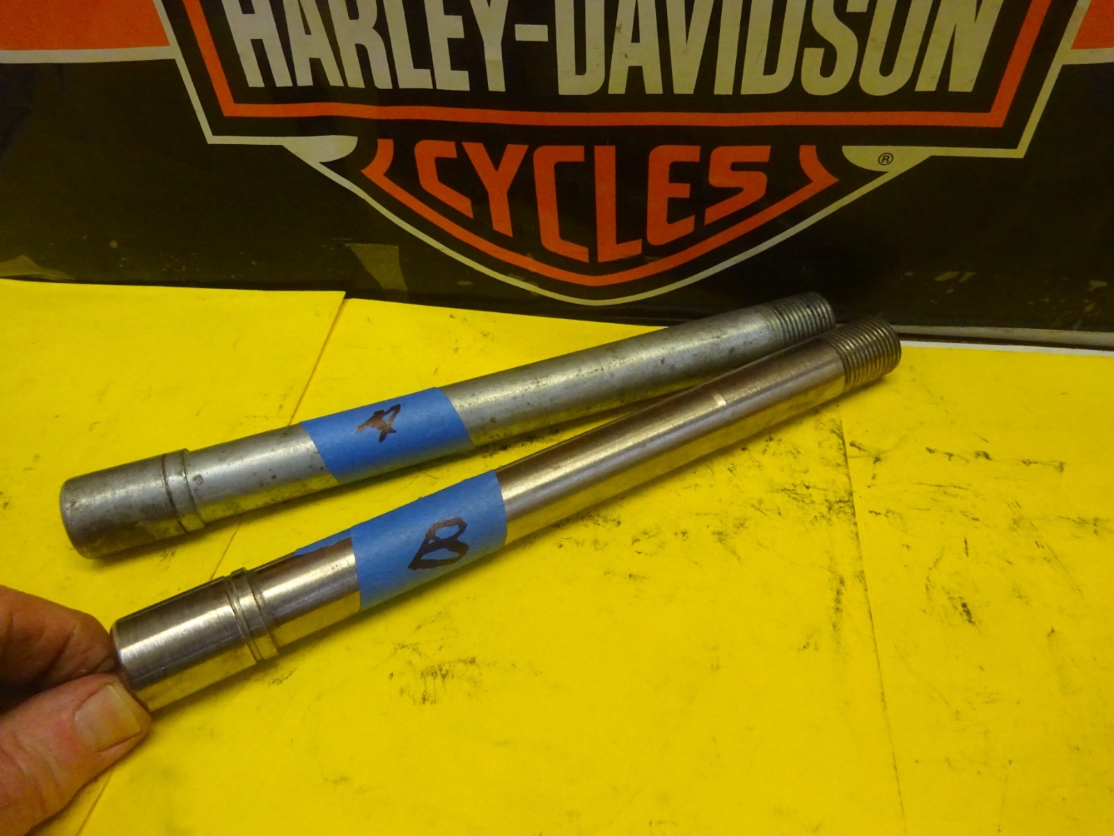 HARLEY BT\'S CUSTOMS CHOICE of NOS or USED 25mm AMERICAN/SUSPENSION FRONT AXLE