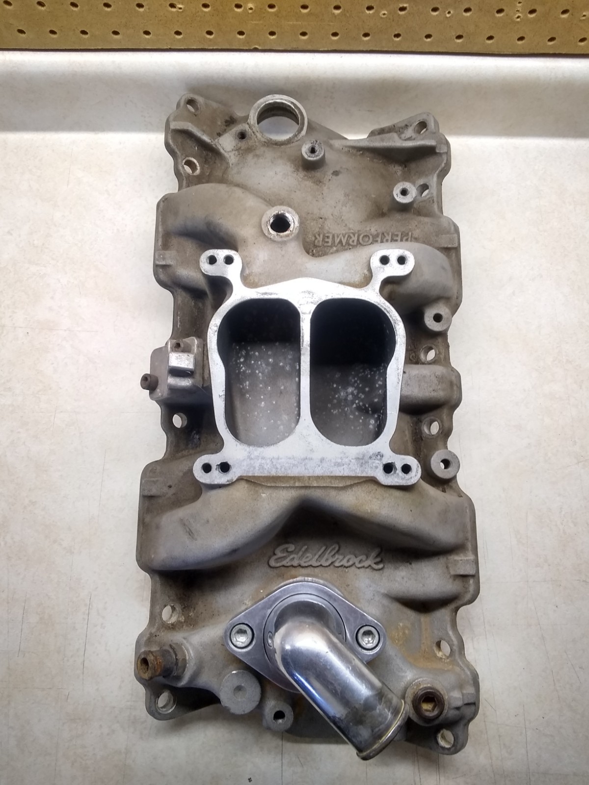 VTG Used Edelbrock Performer Aluminum 4 Barrel Intake # 2101, SBC 1955-86, USA