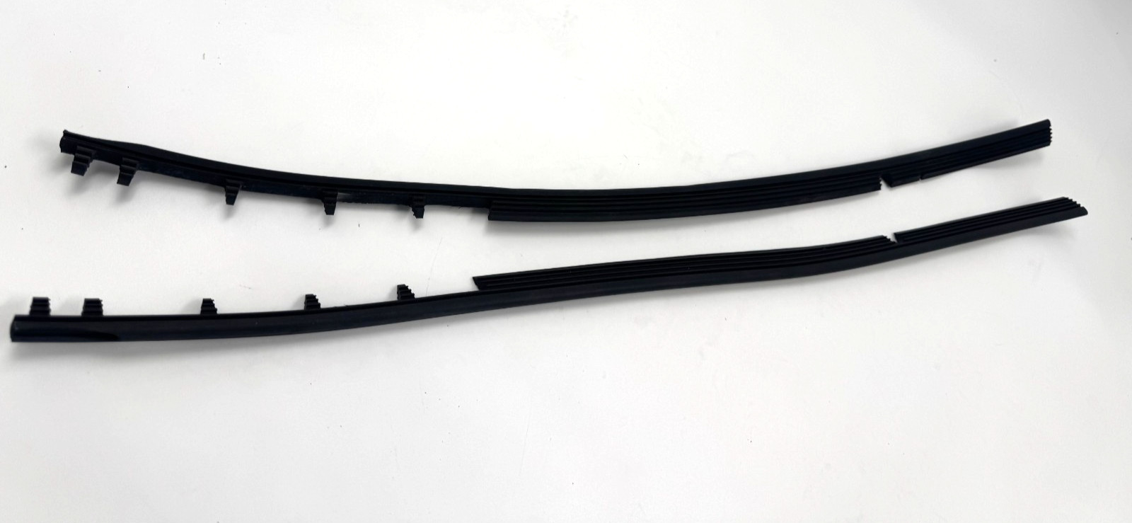 Left and Right Headlight Upper Seal for Mercedes W202 97-00 2028261780-1880