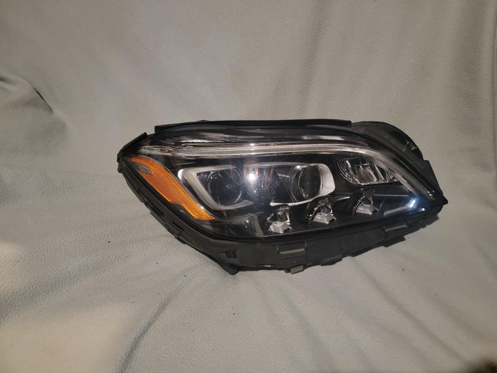 *Broken tabs* MERCEDES CLS550 W218 LED RIGHT PASSENGER HEADLIGHT OEM
