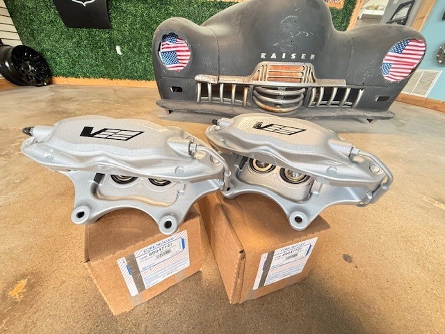(2) Genuine 04-07 Cadillac CTS  Driver Side Frt  Caliper 89047727 same as dealer