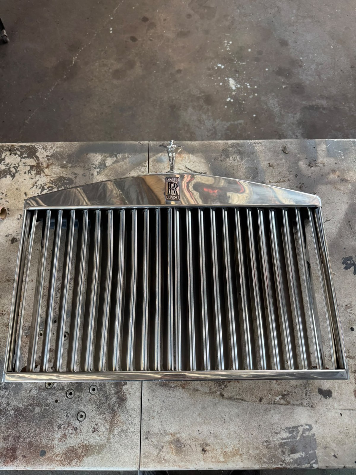 1982 Rolls Royce Silver Spirit Front Grille Assembly OEM w/ Mascot Hood Ornament 1982 Rolls Royce Silver Spirit Front Grille Assembly OEM w/ Mascot Hood Ornament