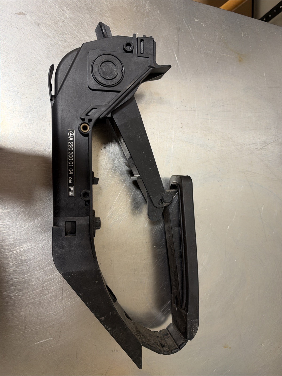 W220 Electric accelerator throttle gas pedal 2203000104 Mercedes S550 #55 W220 Electric accelerator throttle gas pedal 2203000104 Mercedes S550 #55