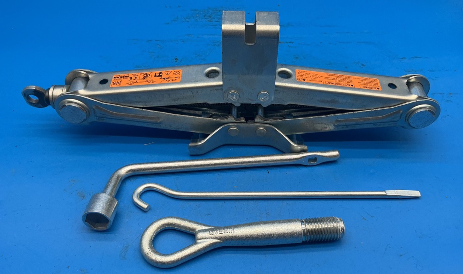 Emergency Tire Scissor Jack With Tools For: 2008-2014 Nissan Murano 99550-1AA0A