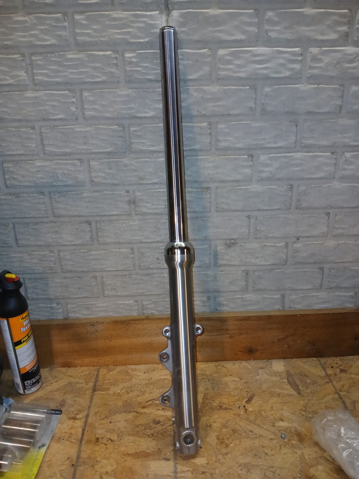 NOS Harley Davidson FXRT FXRP Dyna Dual Disc 39mm Front Right Leg Assembly NOS Harley Davidson FXRT FXRP Dyna Dual Disc 39mm Front Right Leg Assembly