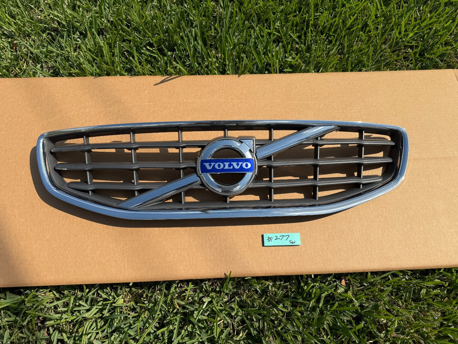2011-2013 VOLVO S60 OEM Front Grille Assembly #277 2011-2013 VOLVO S60 OEM Front Grille Assembly #277
