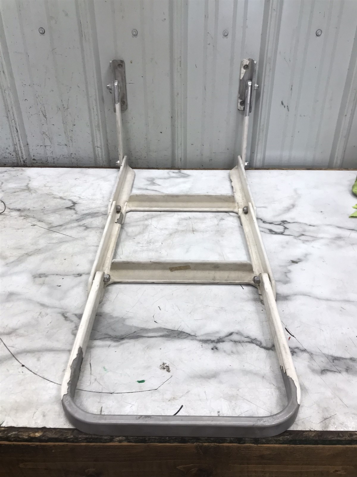 96 Fountain 29 Fever Boat 3 step folding swim ladder
