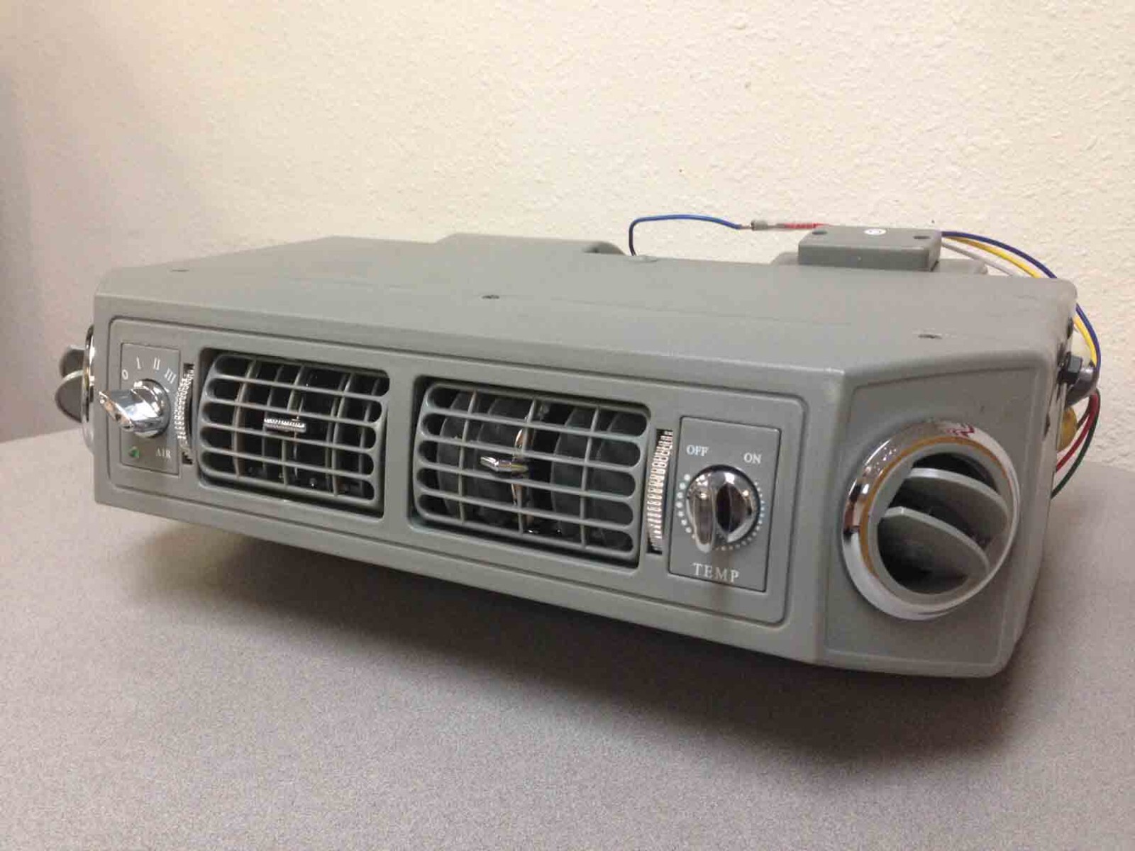 NEW UNIVERSAL A/C UNDER DASH EVAPORATOR 18,000 BTU CAPACITY 12V - GREY