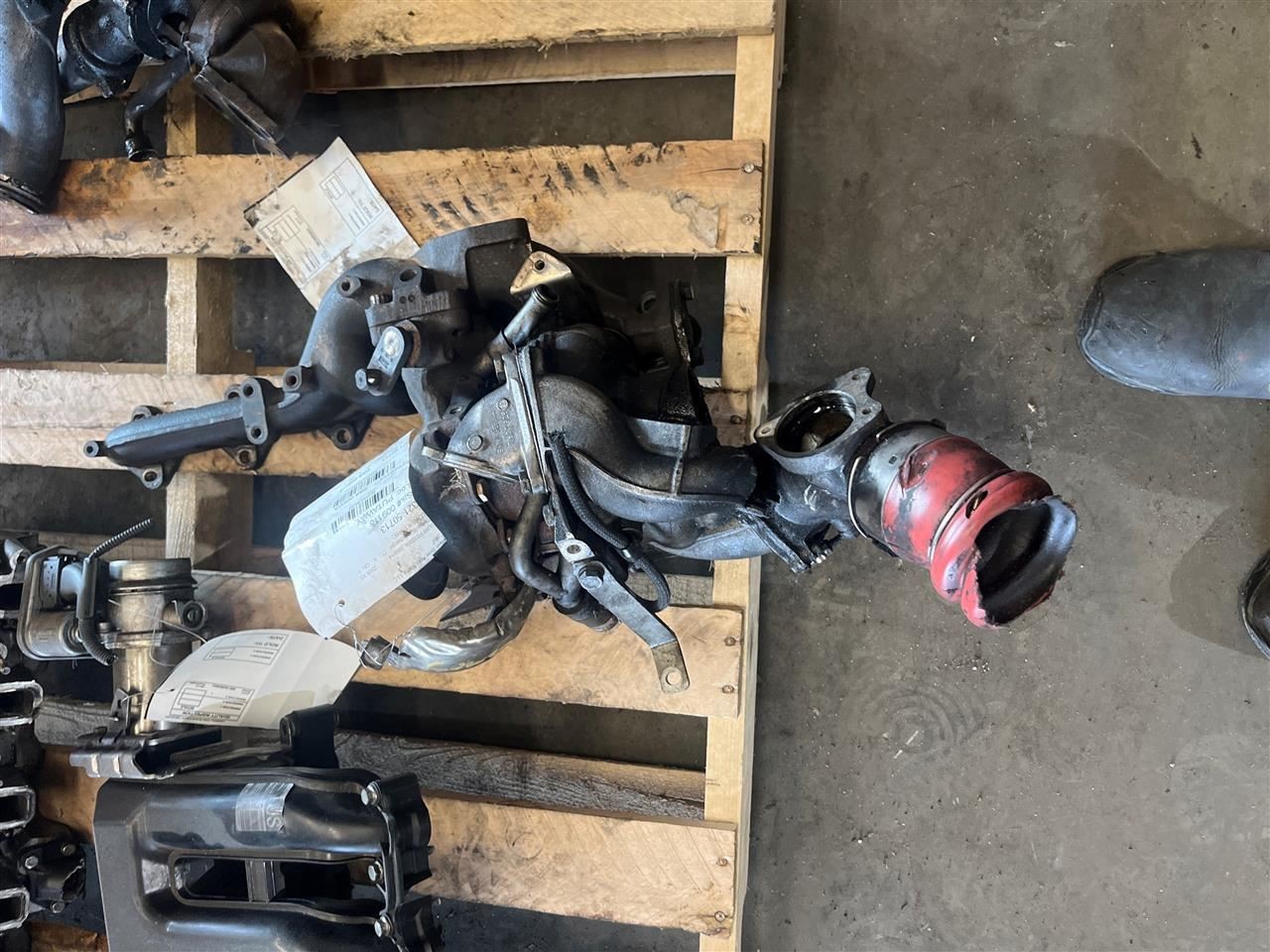 Turbo/Supercharger 3.0L Diesel Twin Turbo Lower Fits 09-13 BMW X5 2413522