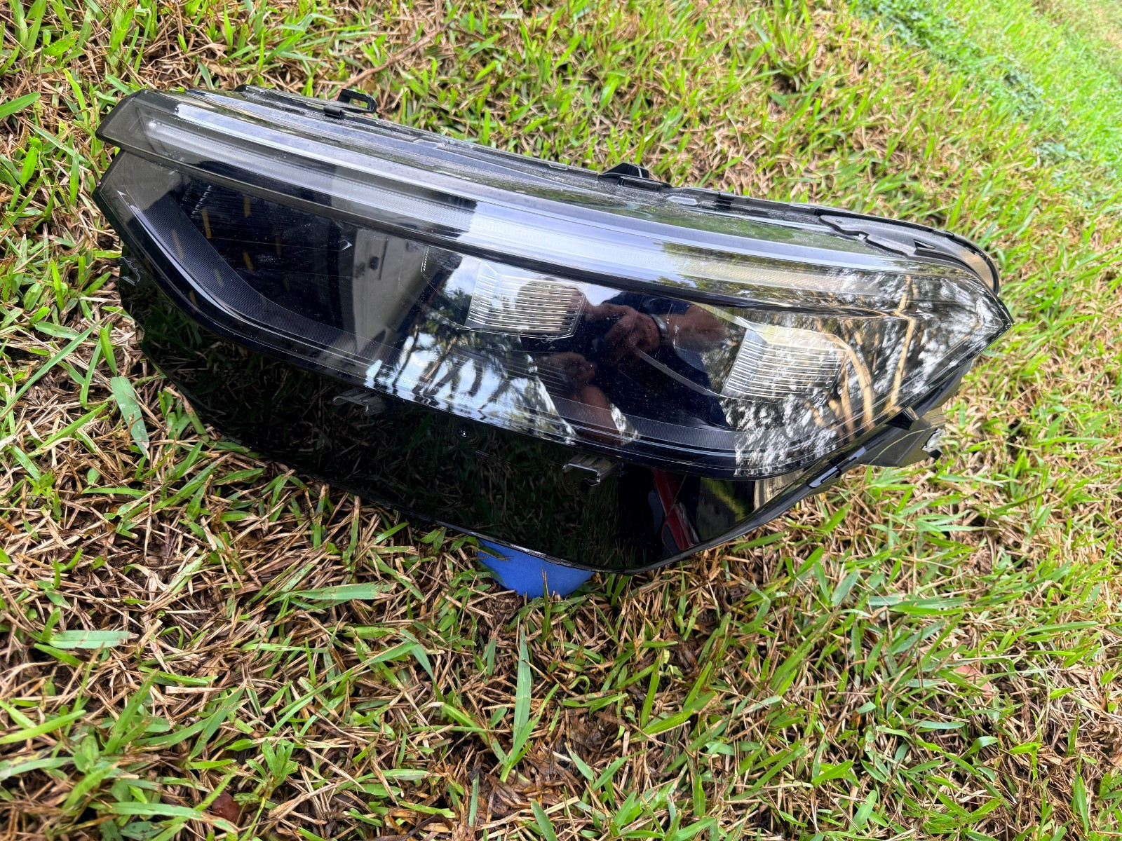 2025 2026 Volkswagen Tiguan  Headlight 57N941082B LEFT OEM