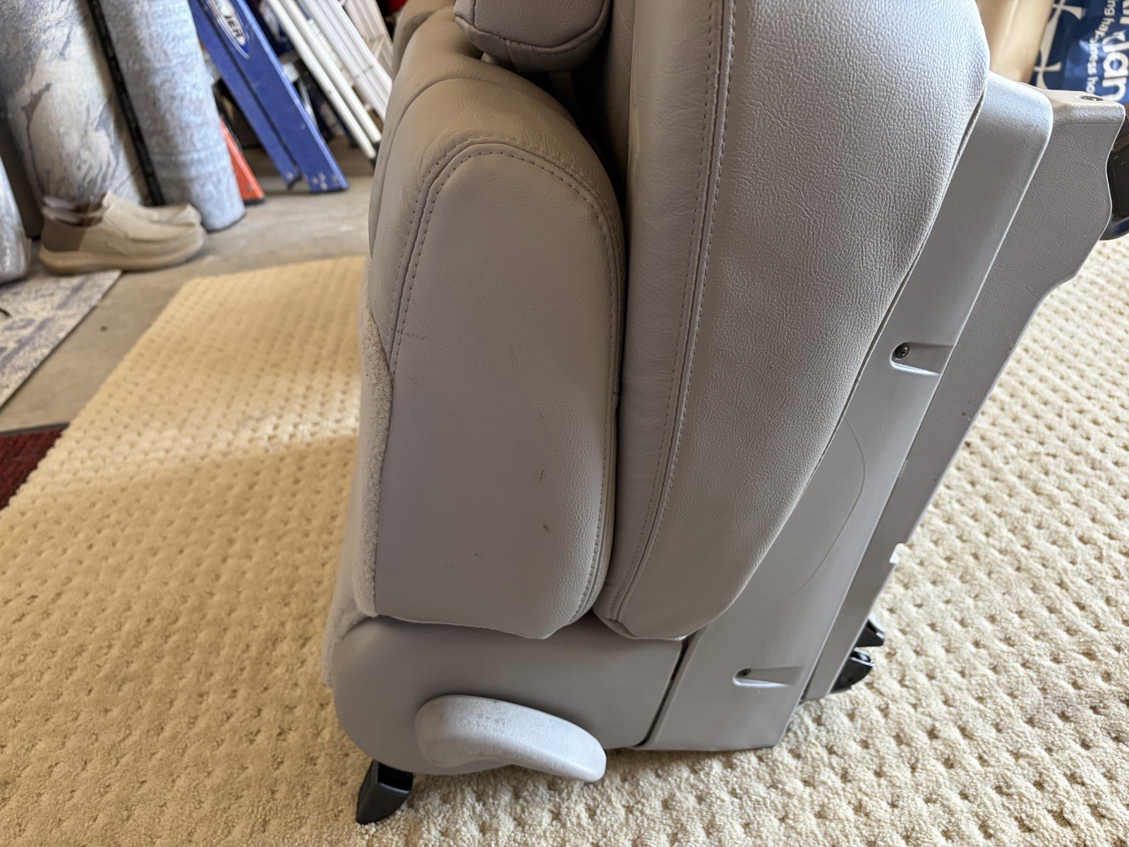 01-04 TOYOTA SEQUOIA 3RD ROW REAR PASSENGER AND DRIVER GRAY SEAT LEATHER