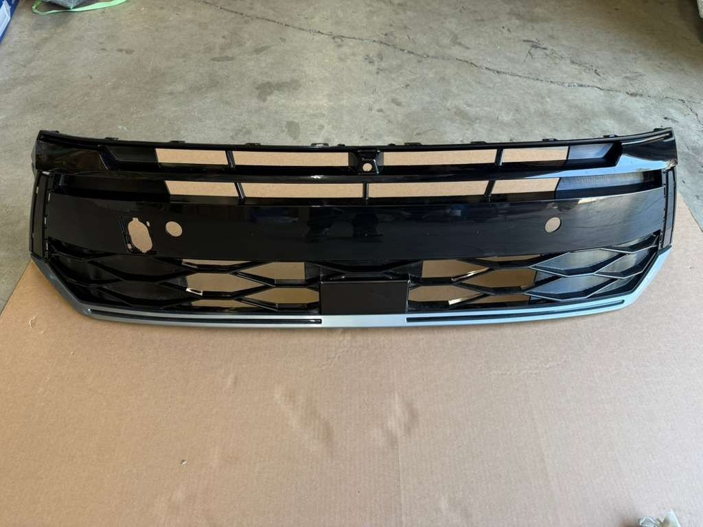 OEM Radiator Grille 2024-2025 Hyundai Sonata Glossy Black W/Camera & Sensor Hole OEM Radiator Grille 2024-2025 Hyundai Sonata Glossy Black W/Camera & Sensor Hole
