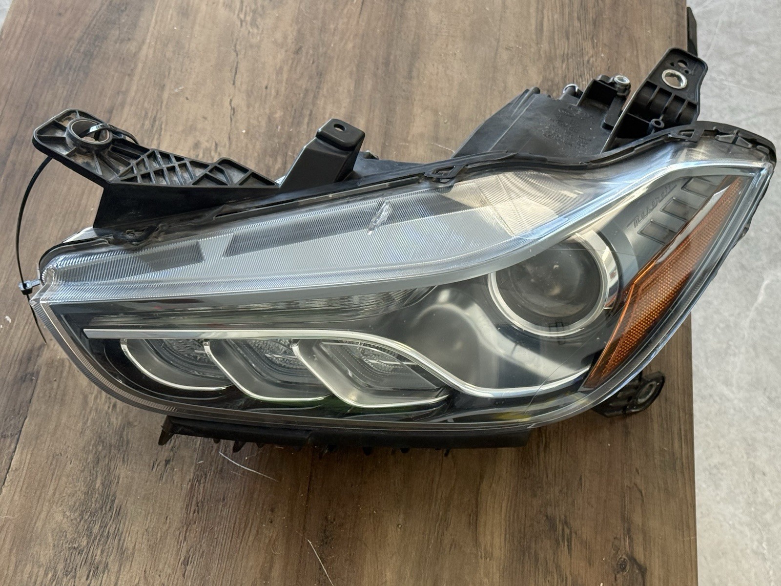 2014-2017 MASERATI GHIBLI LEFT ( DRIVER )  XENON HEADLIGHT  OEM 670005475