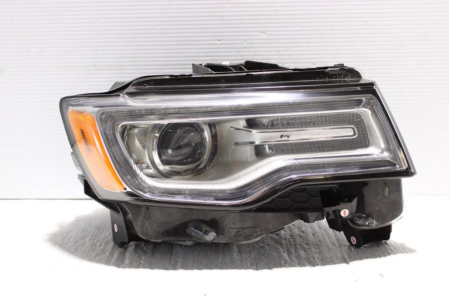 2014-2016 Jeep Grand Cherokee HID Right Side Headlight Assembly OEM 68111000AF