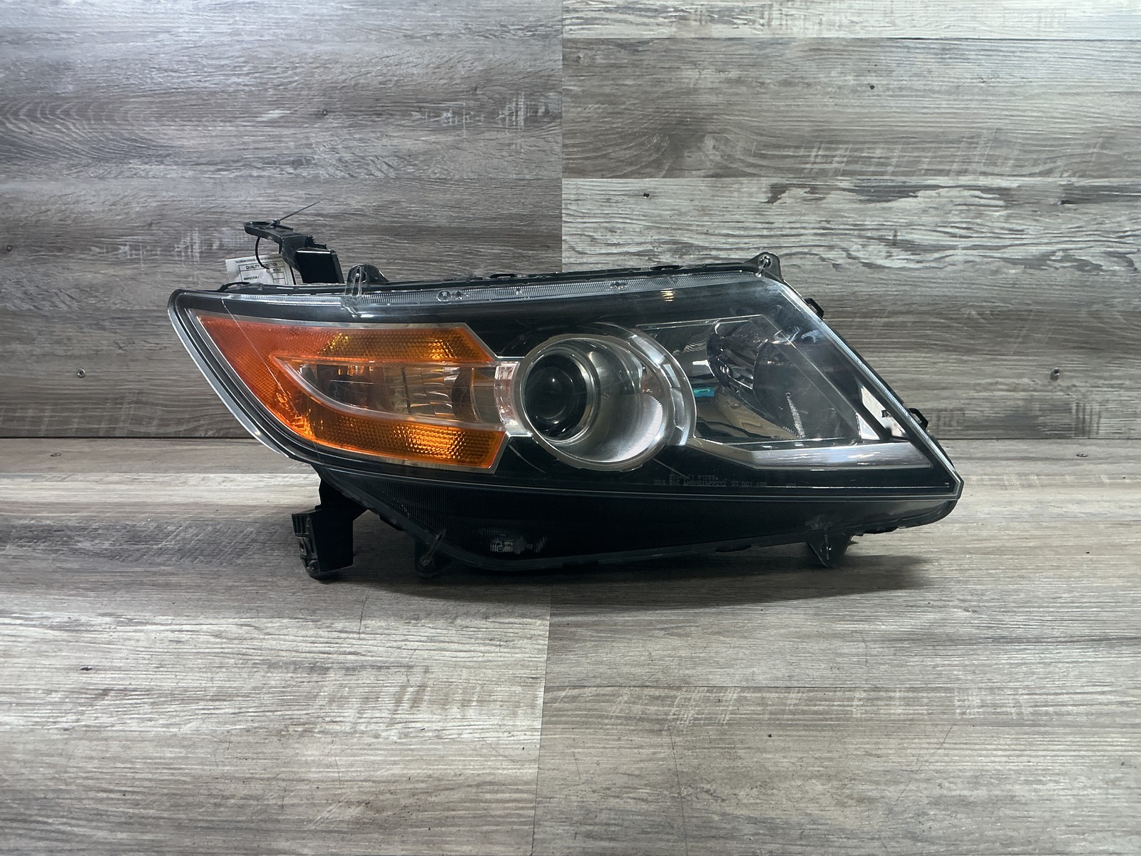 USED - 2014-2017 Honda Odyssey R Headlamp Xenon - OEM USED - 2014-2017 Honda Odyssey R Headlamp Xenon - OEM
