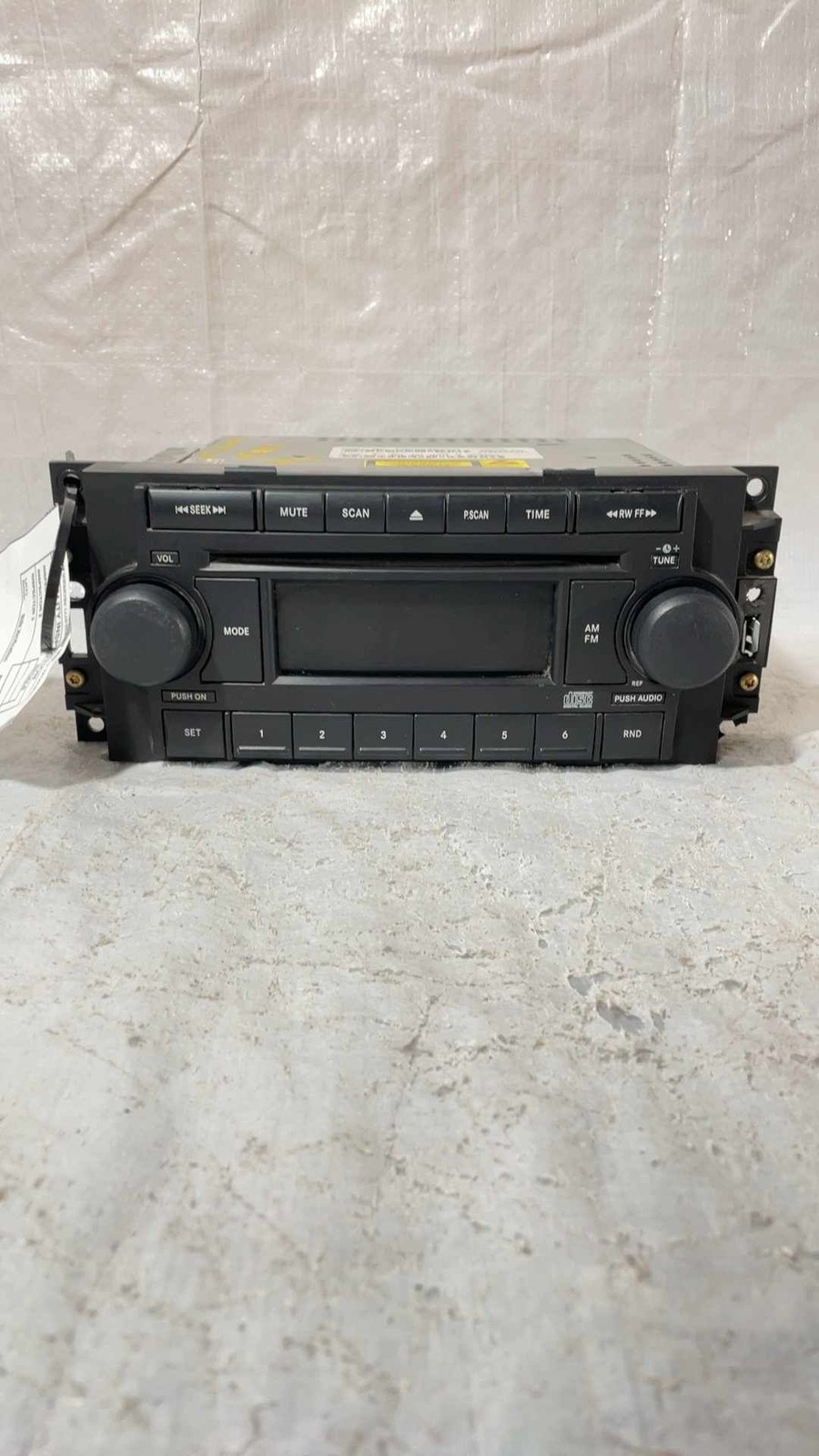 04-2007 Dodge Durango Am-fm Cd Player Radio Receiver Face Plate Ref P05064030al