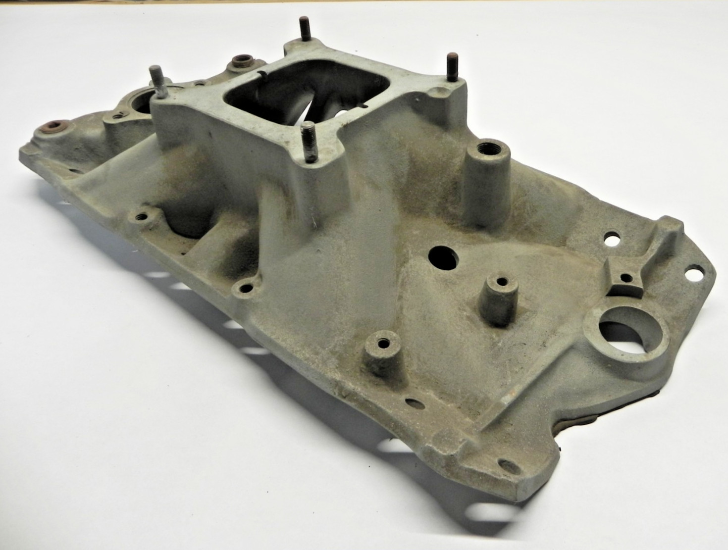 WEIAND 7546 ALUMINUM INTAKE MANIFOLD SMALL BLOCK CHEVY 305 350 327 USED
