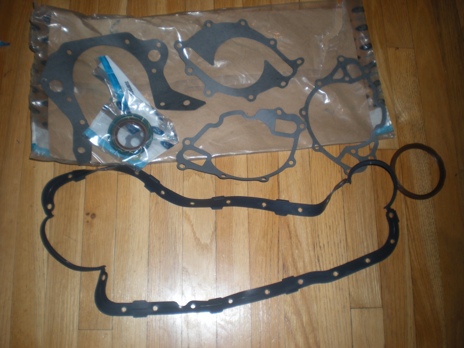NOS 1987 88 89 90 91 92 93 FORD MUSTANG 5.0L LOWER ENGINE GASKET SET