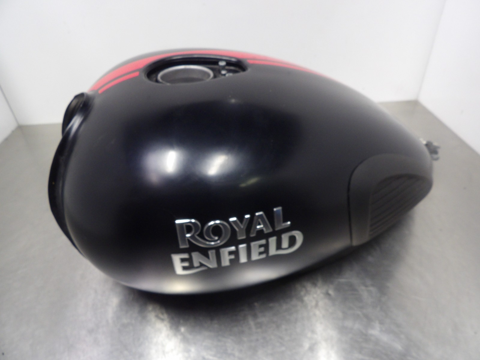 22 Royal Enfield Meteor Classic 350 black gas fuel tank assembly RAK00655