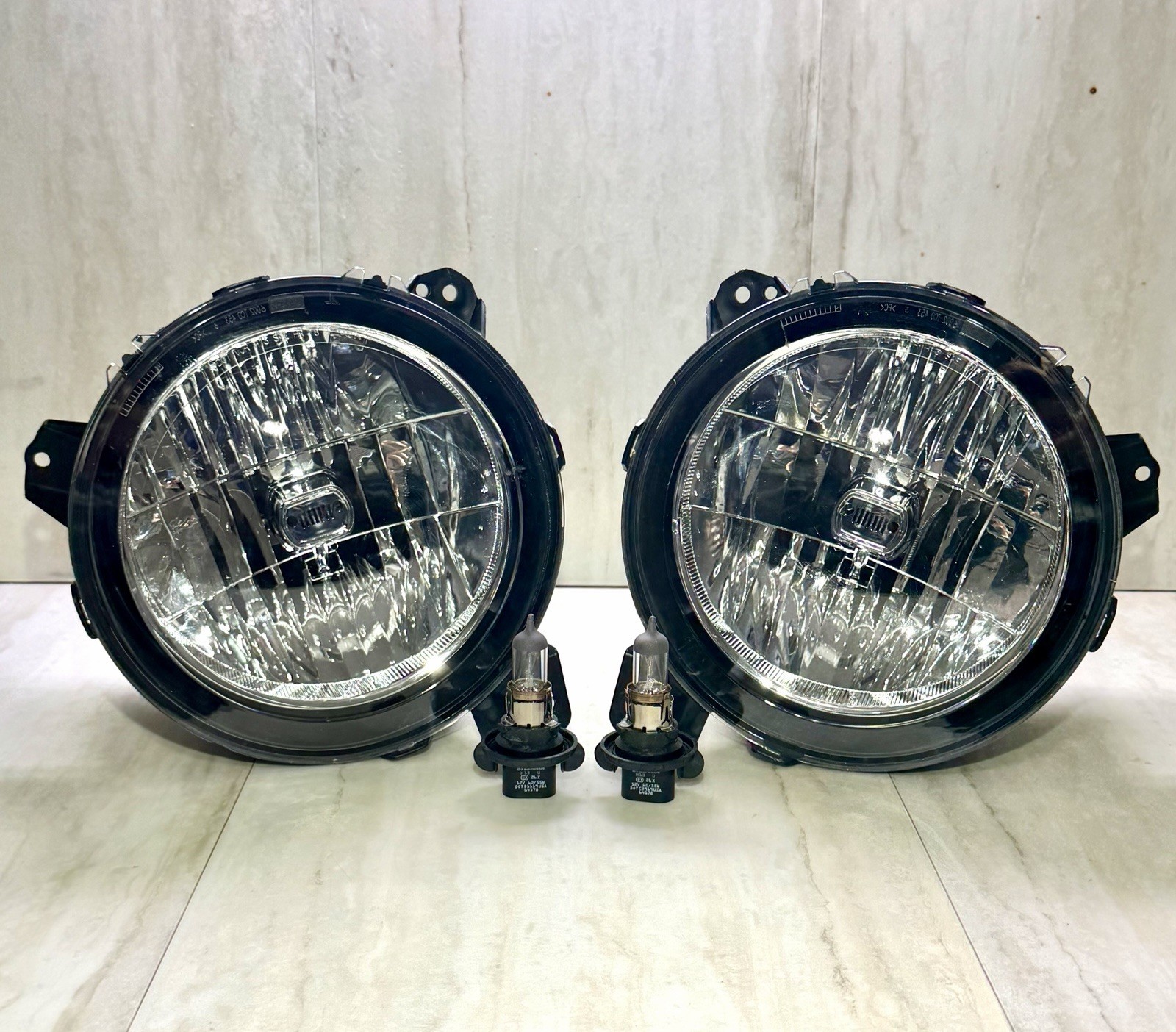 18-26 Jeep Wrangler JL Gladiator Halogen Headlights Pair Set OEM 55112872AG
