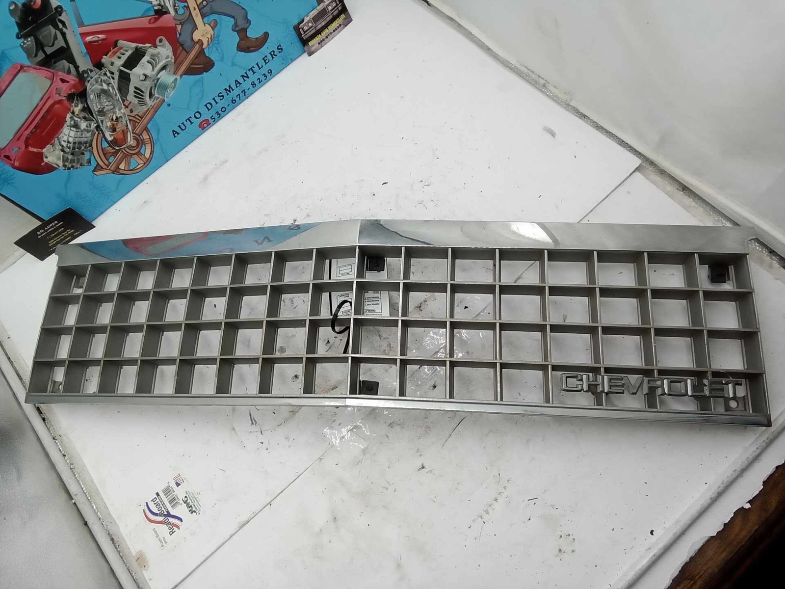 82-87 Chevrolet Malibu ElCamino GRILL ORIGINAL W/ EMBLEM USED OEM PART #14034154