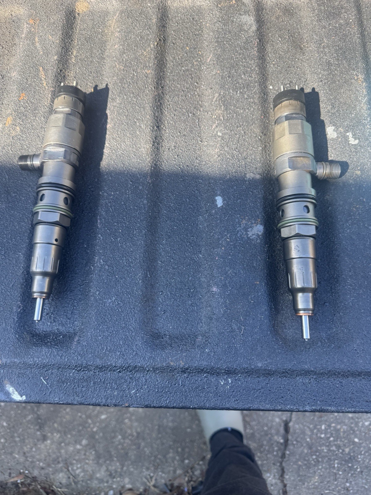 (2)Detroit Diesel DD15 Engine Fuel  Injectors PA4720701187   OEM no core needed