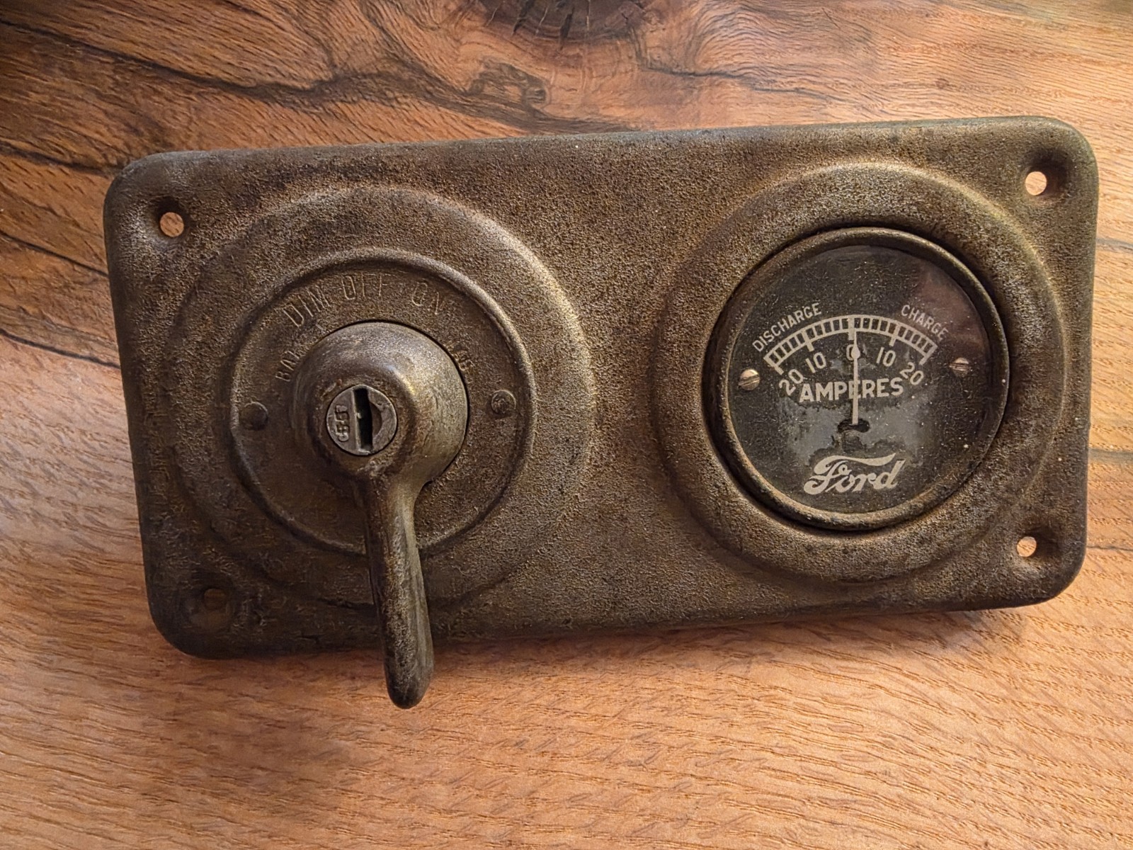 Antique Ford Model T ignition 1916-23. Tests good everything works fine. Antique Ford Model T ignition 1916-23. Tests good everything works fine.