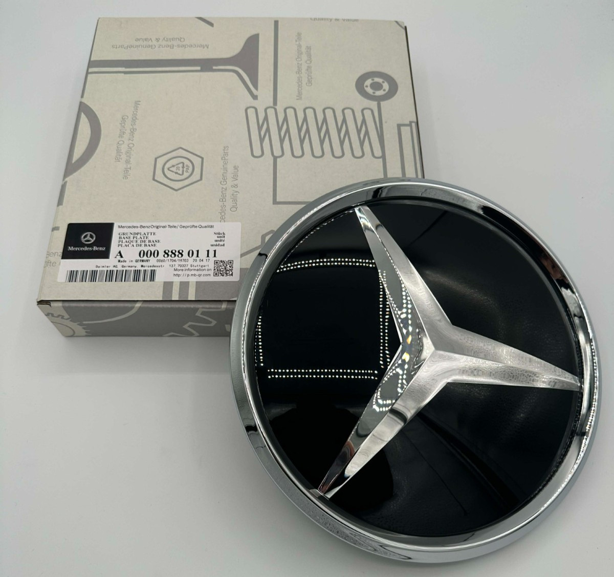 NEW 2017-2022 Mercedes Benz GLE43 GLC300 Front Star Distronic Emblem A0008880111 NEW 2017-2022 Mercedes Benz GLE43 GLC300 Front Star Distronic Emblem A0008880111