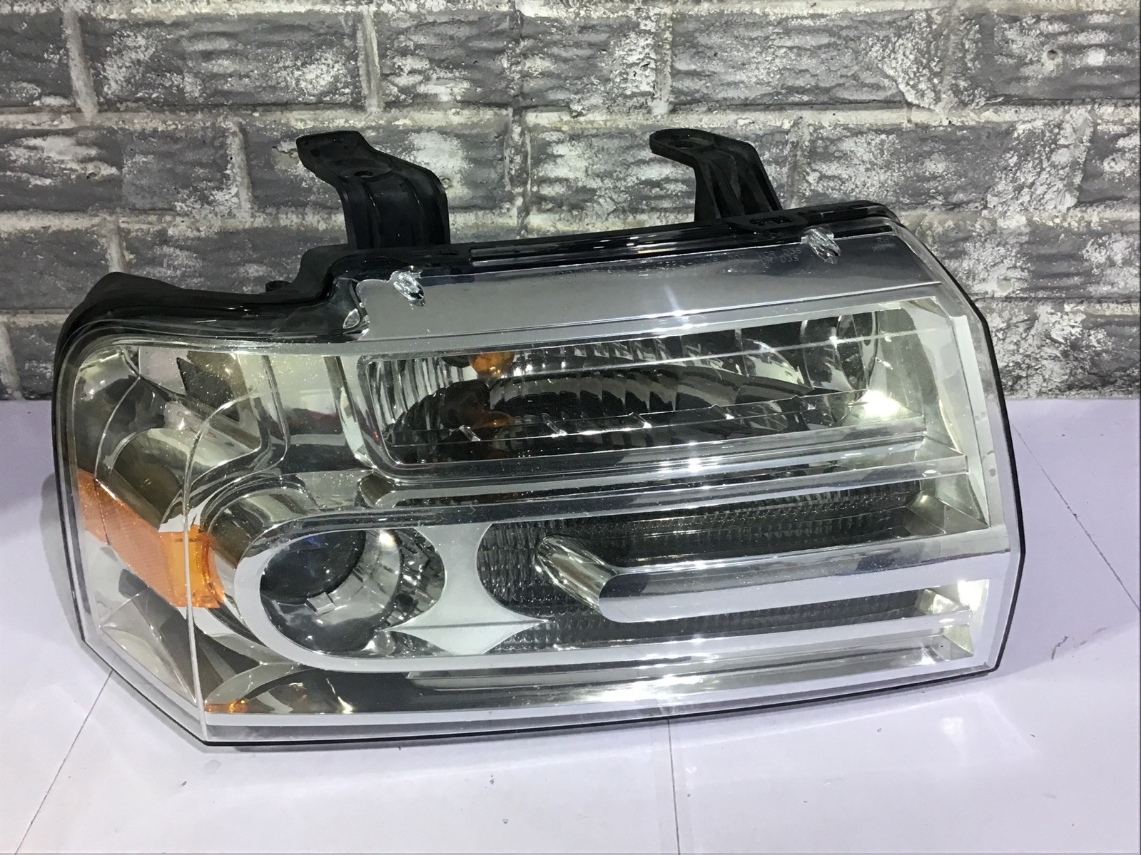 2007-2014 LINCOLN NAVIGATOR Headlight  XENON HID Right (pass Side) OEM, COMPLETE