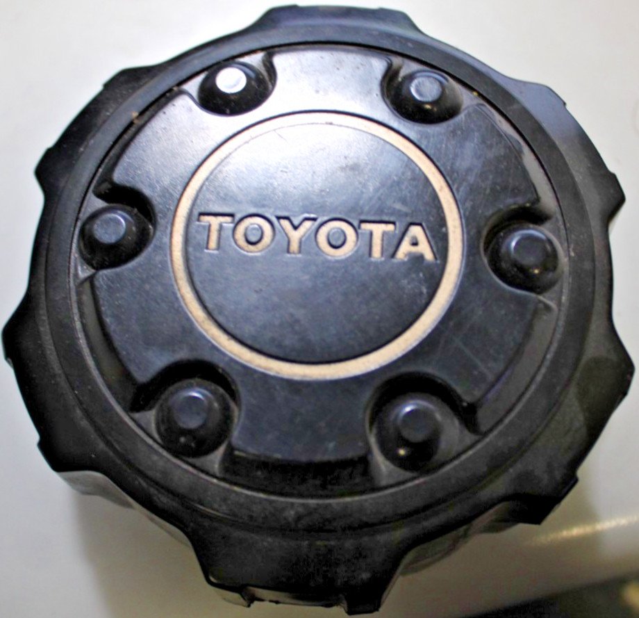 1986-1995 Toyota Pickup 4 Runner OEM Center Hub Cap # 69305