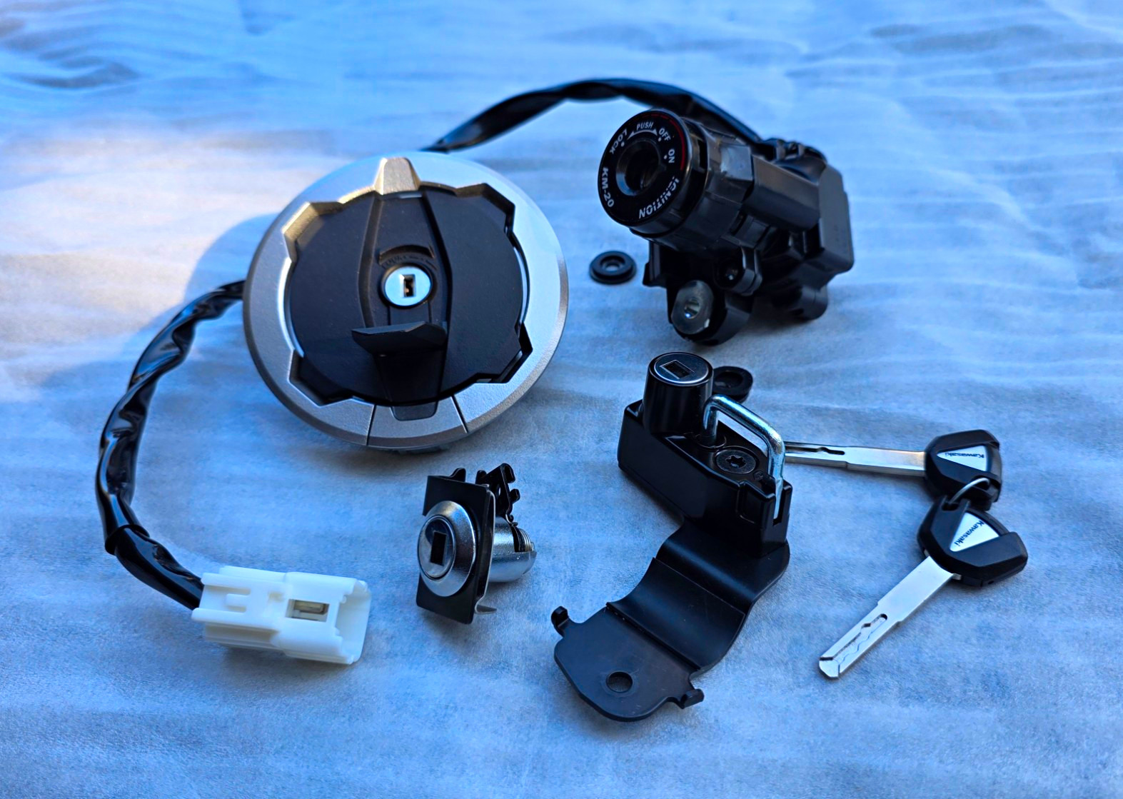 Like New 2023-2026 Kawasaki ZX-4RR OEM Ignition Key Lock Complete Set 2 Keys